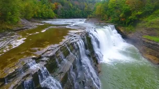Video Cerca Sartén Lenta Con Dron Sobre Hermosas Cascadas Erosionando — Vídeo de stock