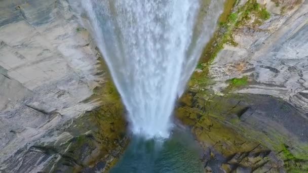 Vídeo Panela Aérea Borda Enorme Cachoeira Cima Com Vista Rio — Vídeo de Stock