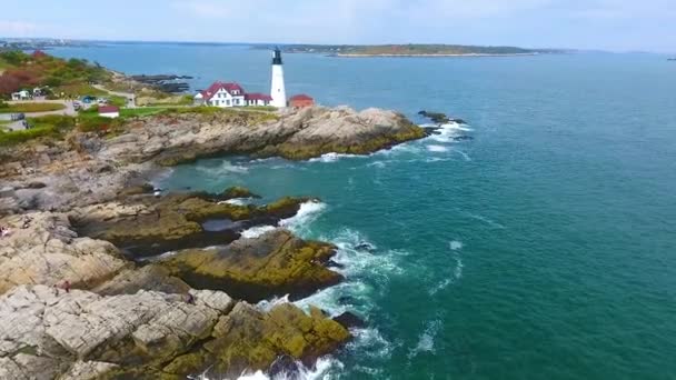 Video Vzduchu Přes Ohromující Skalnaté Pobřeží Maine Narážejícími Vlnami Bílým — Stock video