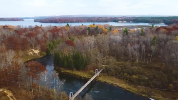 Michigan Nehri Asma Köprüsü Göl Kenarındaki Baraj — Stok video