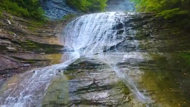 Video Aerial Backwards New York Buttermilk Falls State Park Waterfalls — Vídeos de Stock