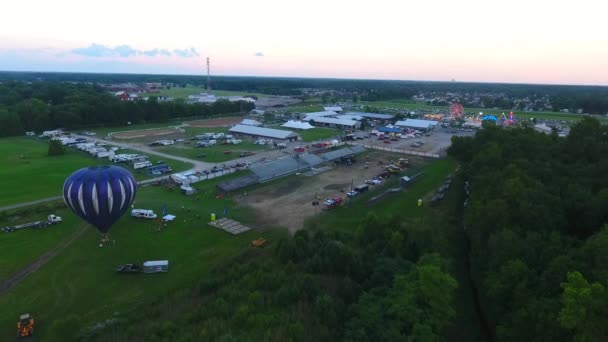 Vidéo Next Allen County Fair Indiana Crépuscule Avec Montgolfière Bleue — Video