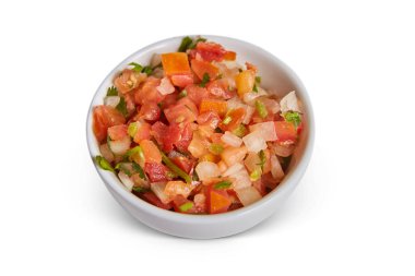 Resim: Pico de gallo salsa küçük beyaz petri kabı.