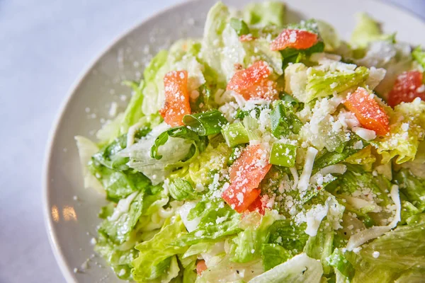 Image House Side Salad Iceberg Lettuce White Cheese Tomato Chunks — Stock Photo, Image