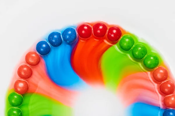 Bild Skittles Godis Färg Läcka Vit Bakgrund — Stockfoto