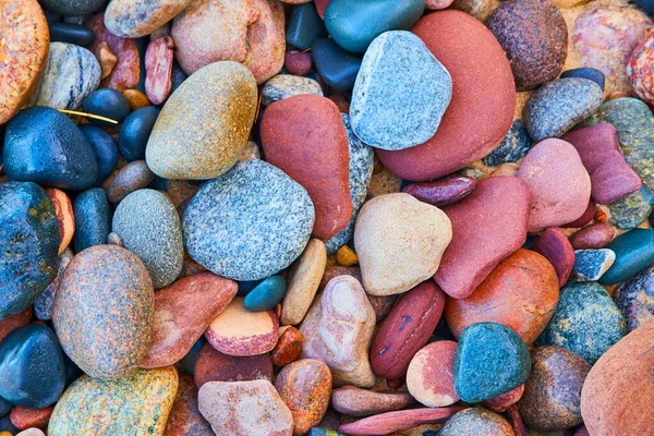Göl Suları Tarafından Pürüzsüz Pürüzsüz Taşların Birden Fazla Renginin Toplandığı — Stok fotoğraf