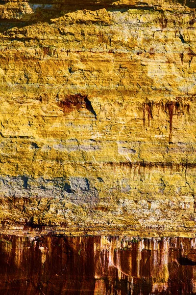 자산의 노란색 과녹슨 Pictured Rocks 페인트처럼 — 스톡 사진