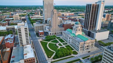 Fort Wayne Adliyesi 'ndeki havacılık varlığının resmi.