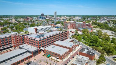 Fort Wayne havaalanındaki parkın yakınındaki Eski General Electric Works fabrikasının görüntüsü