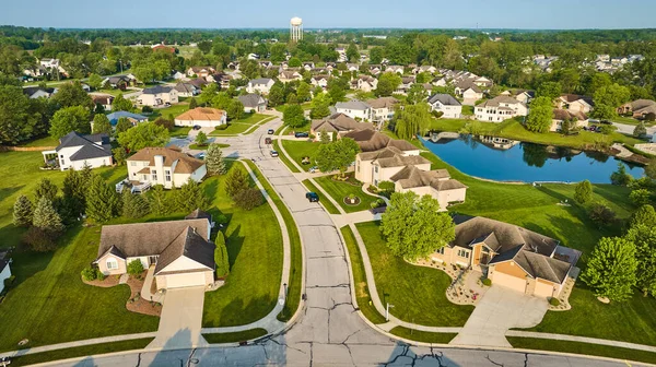 Image Suburban Neighborhood Water Tower Distance Pond Rich Homes Aerial — Stock Photo, Image