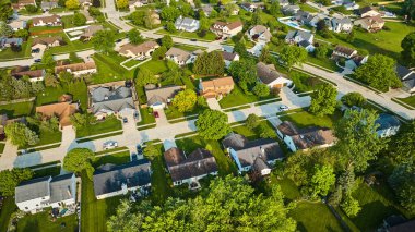 Düşük ile orta sınıf gelir konutları ek komşuluk yaz havası