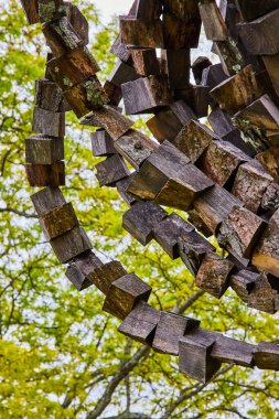 Ballı lokal ağaç resmi soyut sanat eseri Engotterung heykeli Anthony Heinz May