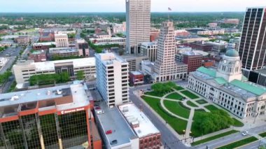 Fort Wayne Adliyesi 'nin merkezindeki Slow Pan sağ video görüntüsü.