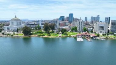 Merritt Gölü 'nden Oakland City ve San Francisco' ya kadar uzanan patlama videosu.