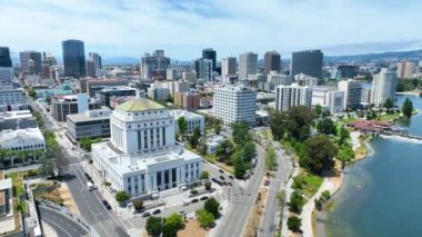 Dolly 'nin Oakland City' deki Merritt Gölü 'nden çekilmiş videosu.