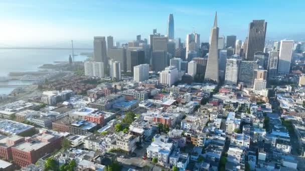 Videó Légi Belvárosi San Francisco Felhőkarcolók Távoli Oakland Bay Bridge — Stock videók