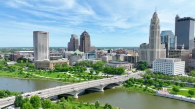 Columbus Ohio 'nun videosu LeVeque Kulesinden Vern Riffe Devlet Binasına kadar soldan sağa