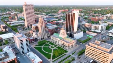 Allen Adliyesi 'nin günbatımındaki 360 hava görüntüsü.