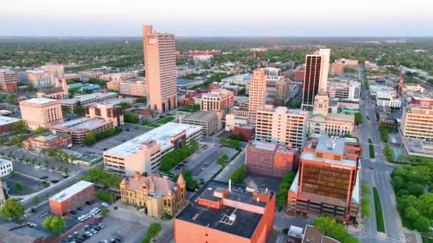 Video Sunset Pencahayaan Mencolok Pusat Kota Fort Wayne Pencakar Langit — Stok Video