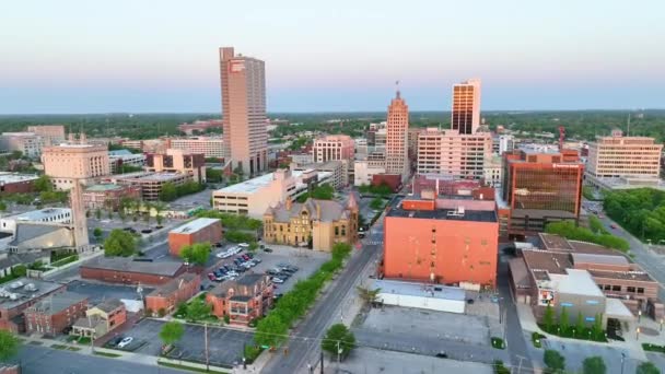Video Van Downtown Fort Wayne Met Warme Verlichting Gebouwen Bij — Stockvideo