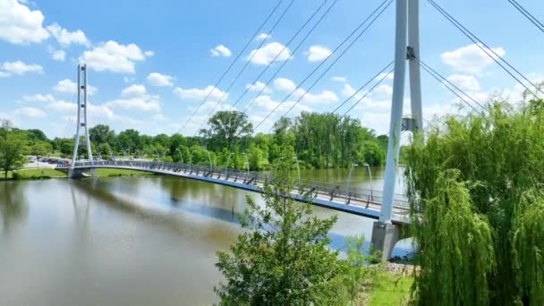 圣约瑟河与罗恩 温德利家族大桥的空中升空录像 — 图库视频影像
