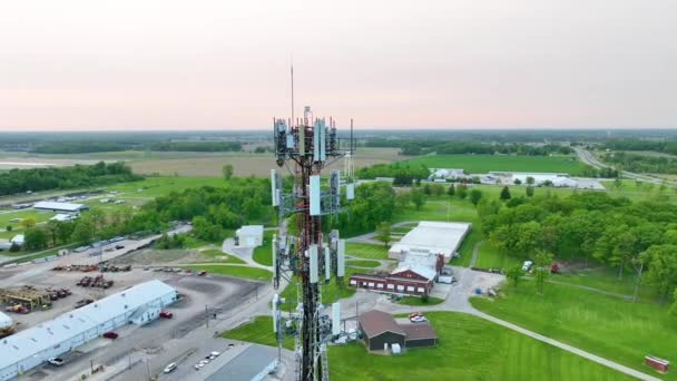 Wideo Orbity Wokół Wieży Radiowej Indiana Wschodzie Słońca — Wideo stockowe