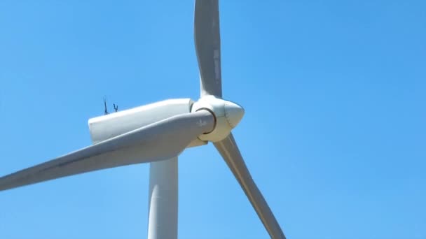 Video Aerial Video Wind Turbine Blades Spinning Slow Pan Show — Stock Video