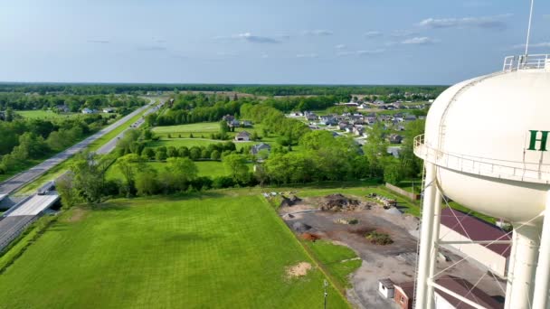 Vidéo Antenne Panoramique Droite Château Eau Huntertown Jour Été Lumineux — Video