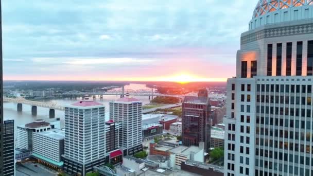 Video Aerial Video Amanecer Corazón Del Centro Louisville Kentucky — Vídeo de stock