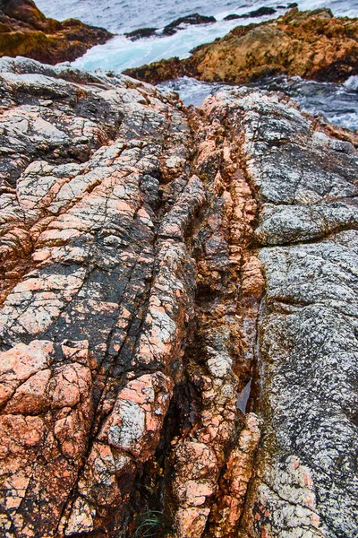 Image Streak Darker Orangish Brown Stone Cracks Gray Rock Leading — Stock Photo, Image