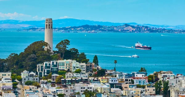 San Francisco Körfezi Ndeki Teknelere Bakan Telegraph Hill Tepesindeki Coit — Stok fotoğraf