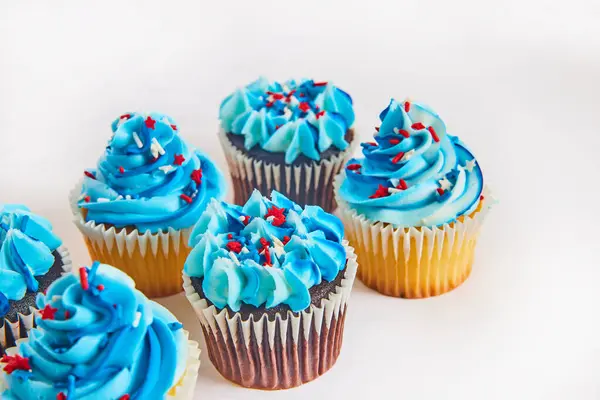 Imagem Cupcakes Patrióticos Julho Com Coberturas Brancas Azuis Vermelhas Fundo — Fotografia de Stock