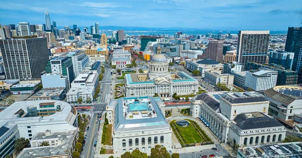 Kuva Aerial Näkymä Kaupungin Kaupungintalon Muistomerkki Tuomioistuin Kaukainen San Francisco — kuvapankkivalokuva