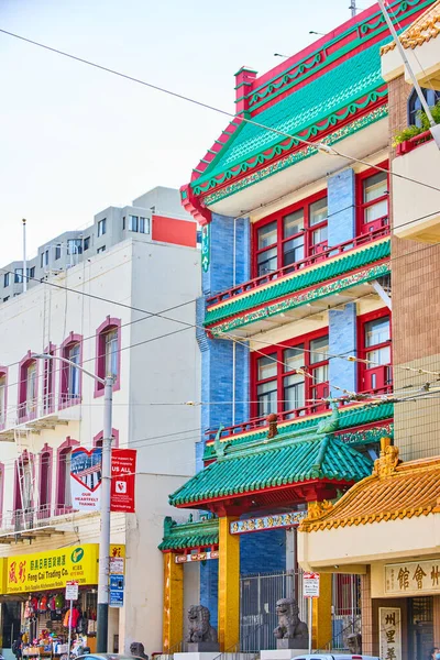 Image Traditional Chinese Building Chinatown Green Roof Red Shutters Lion — Stock Photo, Image