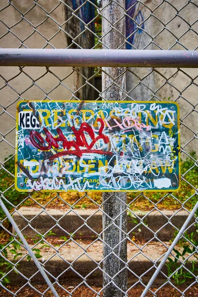 Image Sign Fence Left Nearly Illegible Graffiti Saying Trespassing Loitering — Stock Photo, Image