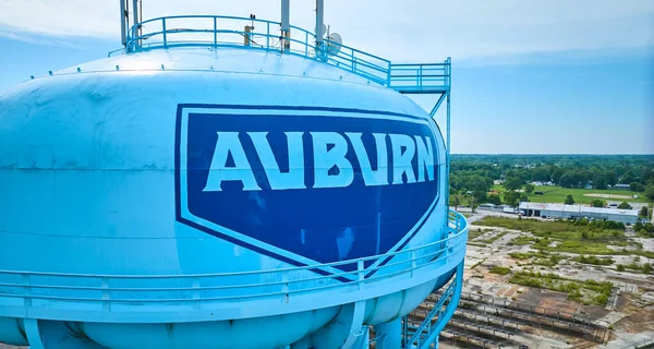 Obraz Bliska Widok Auburn Wieży Ciśnień Obszarze Przemysłowym Anteny — Zdjęcie stockowe