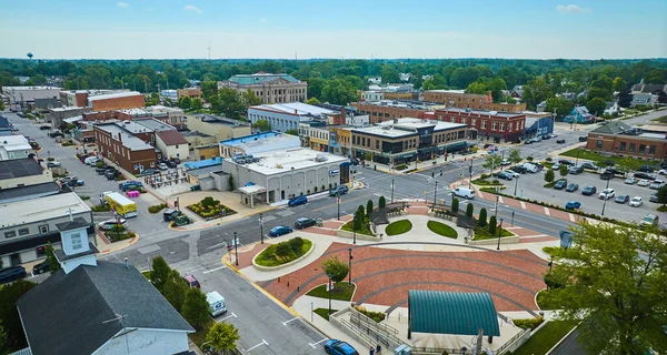 Imagen Aerial Downtown Auburn Con James Cultural Plaza Juzgado Distante —  Fotos de Stock