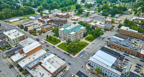 Imagen Aerial Downtown Auburn Indiana Con Vista Ciudad Palacio Justicia —  Fotos de Stock