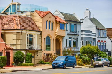 San Francisco Pastel Evi 'nin Kaliforniya sokaklarındaki görüntüsü