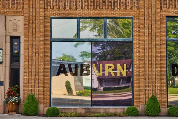 Obrázek Auburnova Obtisku Okně Zblízka Straně Acd Automobilového Muzea — Stock fotografie