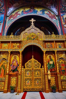 Ortodoks Kutsal Bakire Katedrali 'nin içindeki Rus dini sanat ve duvar resimleri