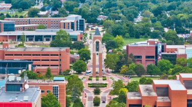 Ball State Üniversitesi hava durumu Muncie Indiana 'daki Şafer Kulesi' nin görüntüsü, kampüsün yaz günü kalbi.
