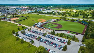 El değmemiş Birinci Tüccarlar Ballpark Muncie 'nin fotoğrafı, otoparklı havadan ve Beyzbol Kompleksi' nden.