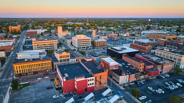 Image Midwest City Downtown Aerial Sunset Muncie Indiana Buildings Pink — Stock Photo, Image