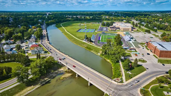 Imagem White River Dividindo Bairro Muncie Central Indiana Early College — Fotografia de Stock