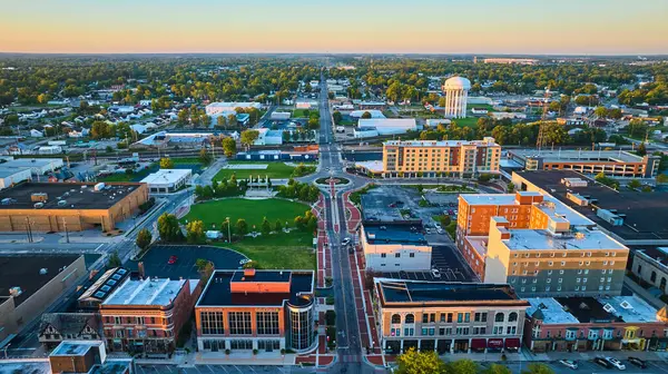 Image Canan Commons Park Aerial Dawn Muncie City Buildings Aerial — Stock Photo, Image