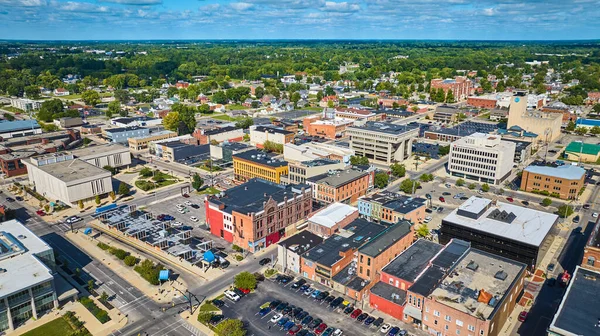 Afbeelding Van Downtown Muncie Aerial Zonnige Dag Met Stadsgebouwen — Stockfoto