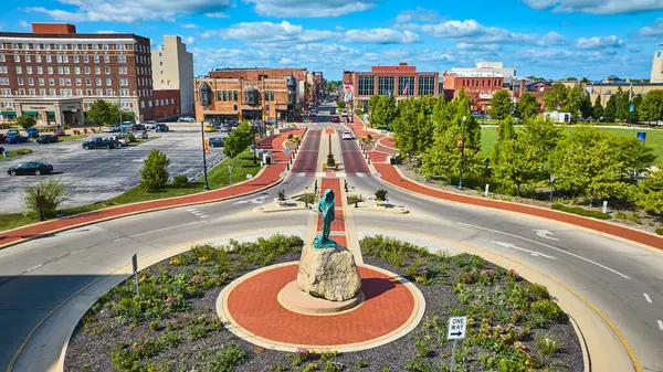Obraz Przejścia Posągu Buffalo Parkową Anteną Miasta Przepiękny Letni Dzień — Zdjęcie stockowe