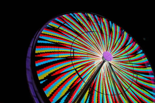 Faszinierende Nachtlichter Erhellen Ein Pulsierendes Riesenrad Gatlinburg Tennessee Und Erzeugen — Stockfoto