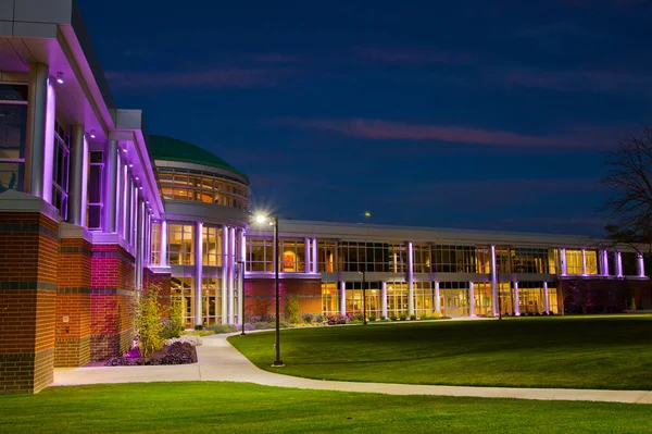 Moderne Tusmørke Udsigt Innovativ Corporate Bygning Fort Wayne Indiana Byder - Stock-foto